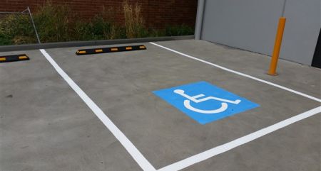 خط کشی پارکینگ معلولین