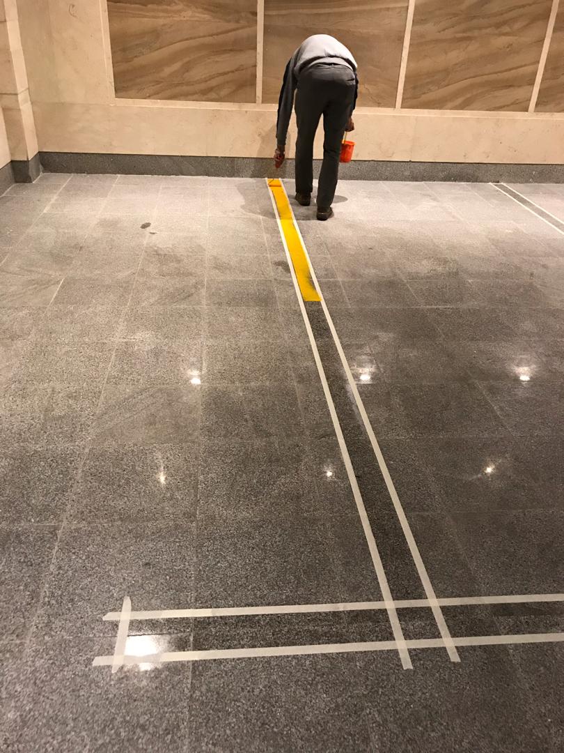 اجرای رنگ ترافیکی برای خط کشی پارکینگ